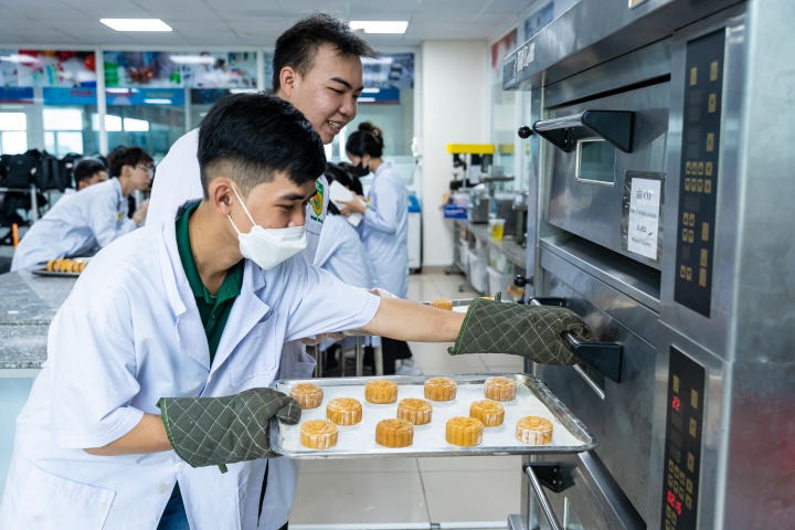 Applied Sciences students crafted handmade cakes to celebrate Mid-Autumn Festival 73