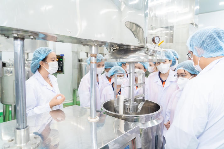 Nâng cao kiến thức về dược mỹ phẩm cùng Tải app 13Win Công nghệ thẩm mỹ tại chuyến tham quan Labcos 49