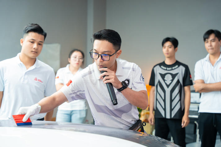 [Video] BƯỚC VÀO THẾ GIỚI CỦA NHỮNG SIÊU XE BẬC NHẤT VÀ CÔNG NGHỆ ĐỈNH CAO – SINH VIÊN VIỆN ĐÀO TẠO QUỐC TẾ 13WIN13 ĐÃ CÓ MỘT NGÀY “MÃN NHÃN” TẠI AVERY DENNISON! 17