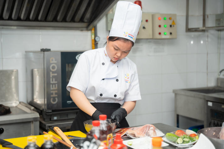 Restaurant and Catering Management students engaged in a signature Bánh mì workshop guided by a culinary expert 83