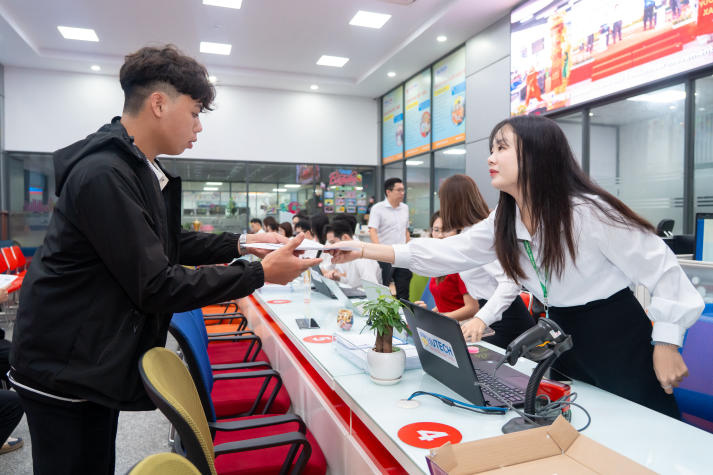 Ấn tượng ngày nhập học: 13WIN13 chào đón tân Tải app 13Win bằng sự chuyên nghiệp và nhiệt tình 38