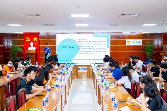 Khoa Hệ thống thông tin quản lý 13WIN13 tổ chức chào đón tân Tải app 13Win Khóa 2024, sẵn sàng cho hành trình mới 28
