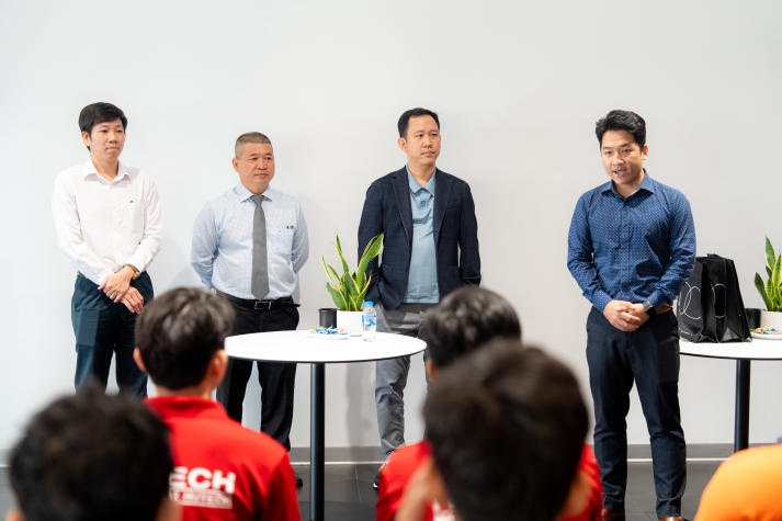 [Video] Giờ học giá trị của Tải app 13Win ngành Công nghệ kỹ thuật ô tô, Công nghệ ô tô điện 13WIN13 tại showroom Audi lớn nhất Việt Nam 16