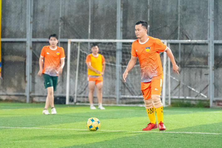 [Hội thao CB-GV-NV 13WIN13 2025]: Rực lửa với những cuộc rượt đuổi tỷ số bộ môn Bóng đá nam 30