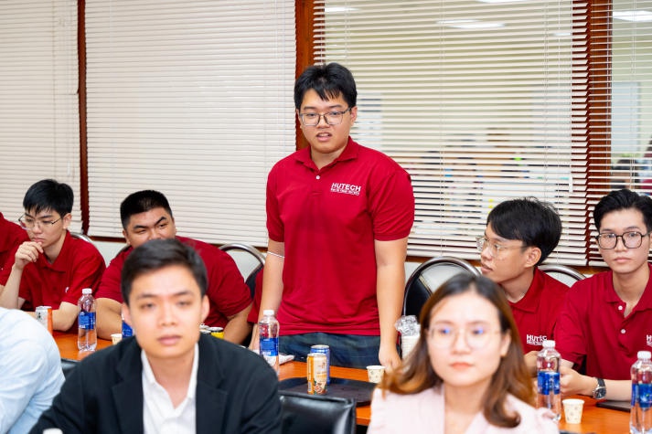 13Win 21 link không chặn Viện Kỹ thuật 13WIN13 mở rộng kiến thức thực tế tại chuyến tham quan Công ty TNHH King Car 126