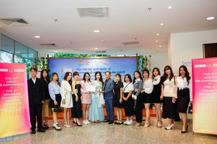 Vừa 13Win13 link đăng nhập, nữ sinh PR đã tự tin làm việc tại thương hiệu thời trang cao cấp 43
