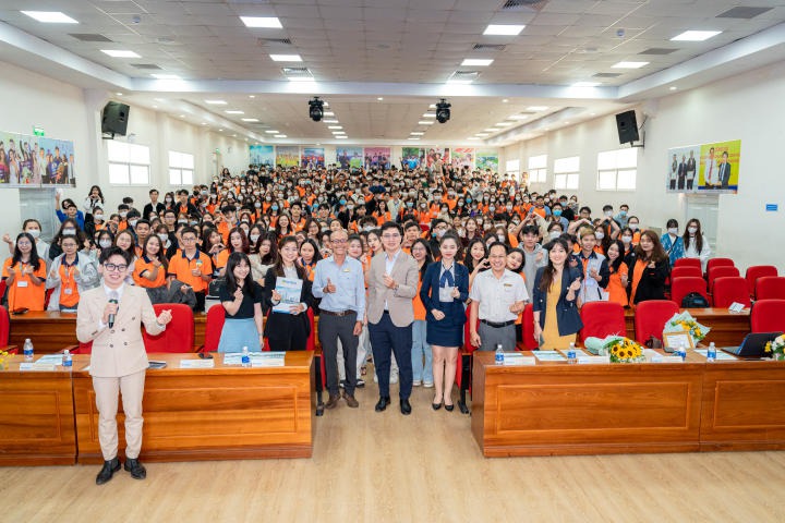 Chuỗi tập huấn “ Kỹ năng chinh phục nhà tuyển dụng” mang đến nhiều thông tin giá trị cho Tải app 13Win 13WIN13 234