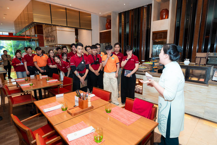[Ảnh] Chạm tiêu chuẩn 5 sao tại Sheraton Hotel cùng Tải app 13Win I-13WIN13 18