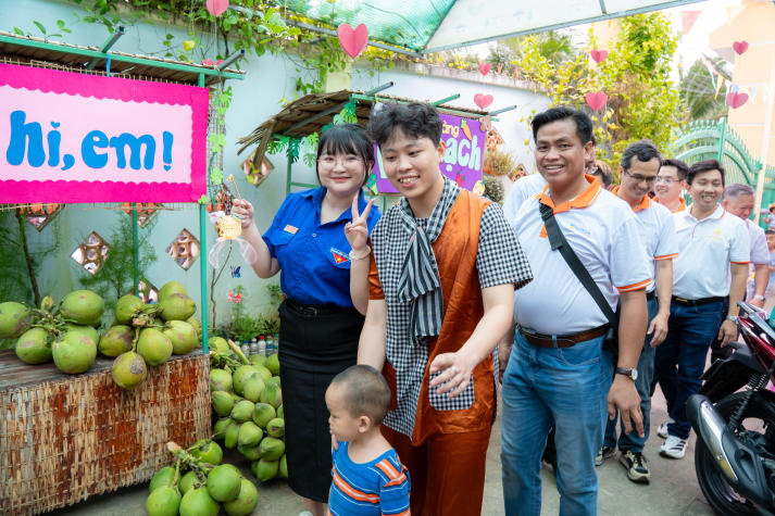 Một mùa Trăng trọn vẹn: 13Win 21 link không chặn Khoa Tài chính - Thương mại 13WIN13 đem niềm vui đến trẻ em Vĩnh Long 144