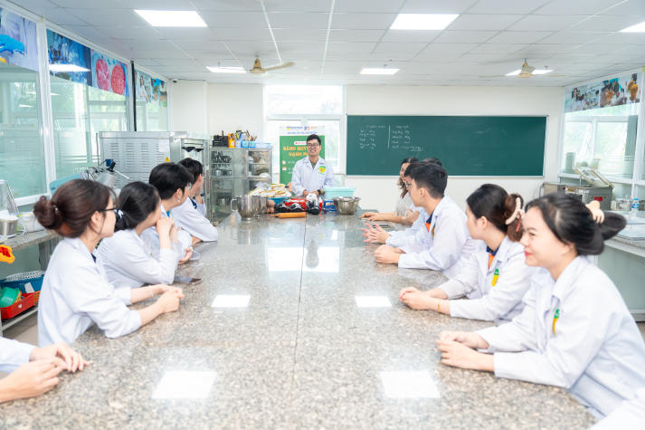 [Video] 13Win 21 link không chặn Công nghệ thực phẩm 13WIN13 trải nghiệm làm bánh quy gừng, lan tỏa sắc màu Giáng sinh 28
