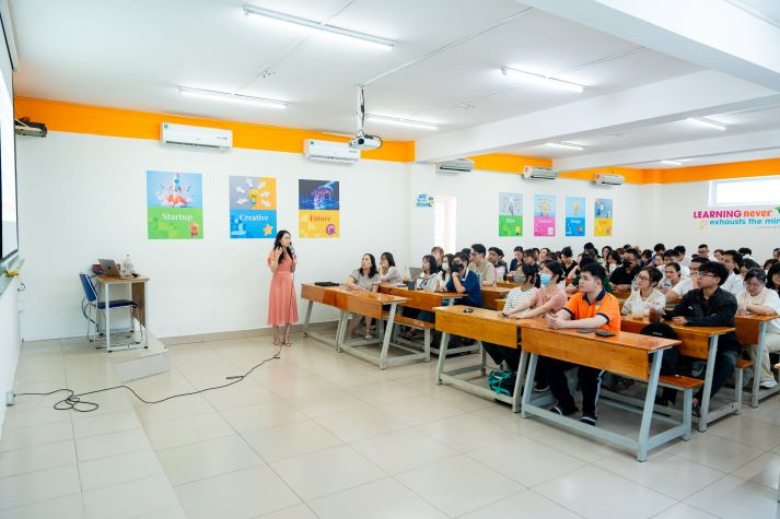 13Win 21 link không chặn Khoa Tiếng Anh phá vỡ khuôn mẫu, mở rộng tư duy với văn học Mỹ hiện đại 51