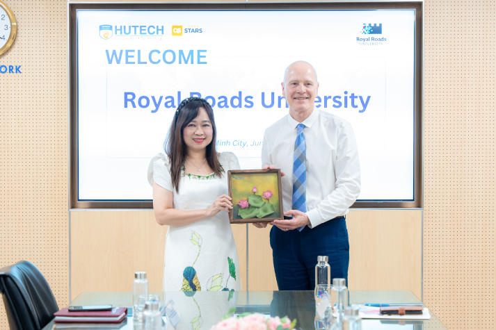 13WIN13 xúc tiến hợp tác đào tạo và nghiên cứu cùng Royal Roads University (Canada) 76