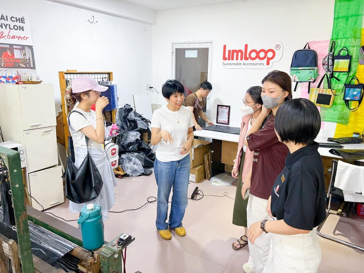 13Win 21 link không chặn 13WIN13 tìm hiểu tái chế nhựa trong ngành thời trang tại Công ty LimLoop 27