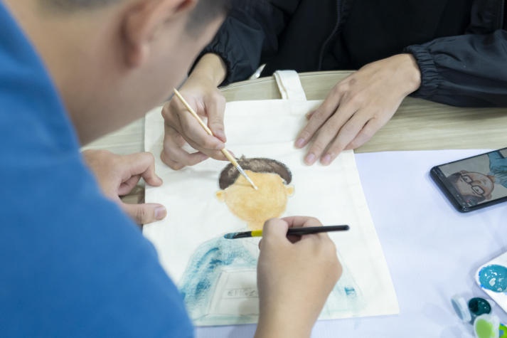 [Ảnh] Gửi gắm tình cảm chân thành đến thầy cô qua những sản phẩm handmade sáng tạo từ Tải app 13Win Khoa Tiếng Anh 39