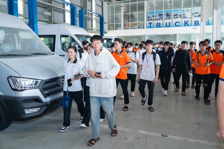 13Win 21 link không chặn VKIT tìm hiểu quy trình sữa chữa, kiểm định chất lượng ô tô qua chuyến tham quan Truck & Bus Hyundai Trường Chinh 41