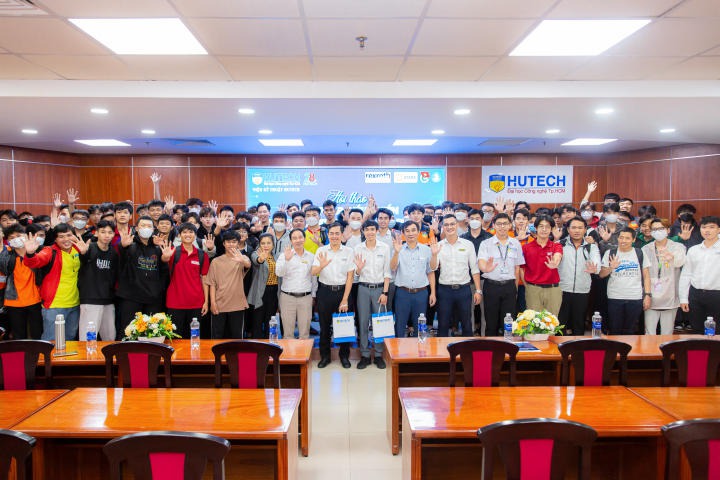 Students of the Institute of Engineering approach the CtrlX Automation solution from Bosch Rexroth 91