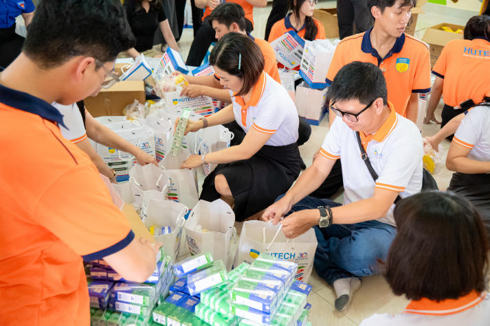 Một mùa Trăng trọn vẹn: 13Win 21 link không chặn Khoa Tài chính - Thương mại 13WIN13 đem niềm vui đến trẻ em Vĩnh Long 46