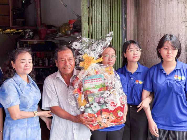 Chiến sĩ Mùa hè xanh 13WIN13 vun đắp lòng biết ơn, gìn giữ truyền thống dân tộc hướng về Ngày Thương binh - Liệt sĩ 62