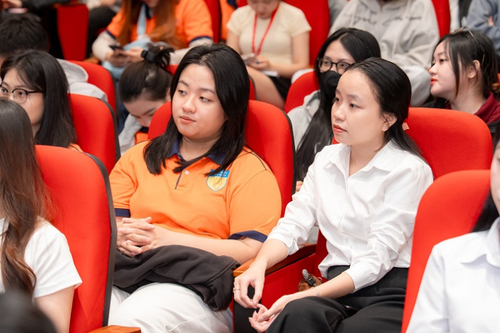 Chuyên gia Vietcombank “bật mí” cách ghi điểm với nhà tuyển dụng đến Tải app 13Win Khoa Tài chính - Thương mại 43