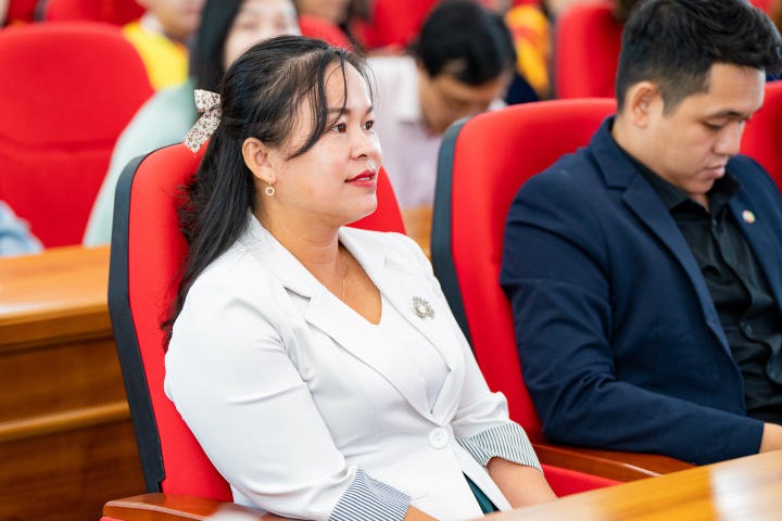 Tân Dược sĩ 13WIN13 rạng rỡ trong ngày vui 13Win13 link đăng nhập 45