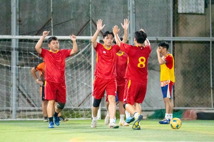 [Hội thao CB-GV-NV 13WIN13 2025]: Bóng đá nam xác định hai đội tranh ngôi vô địch 9