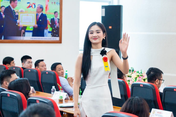 Nhiều suất Www 13Win one nổ hũ được trao đến tân Tải app 13Win Khoa Tài chính - Thương mại trong lễ chào đón 119