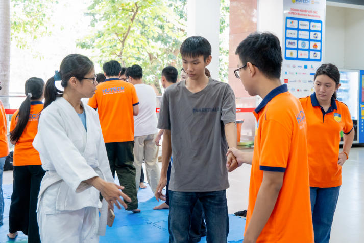 “Bẻ khóa” tình huống nguy hiểm, 13WIN13-ers rèn phản xạ tự vệ cùng CLB Aikido 59