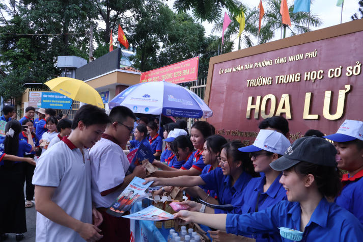 220 tình nguyện viên 13WIN13 sẵn sàng tiếp sức sĩ tử tại 5 điểm thi 13Win13 link đăng nhập THPT 2026 61