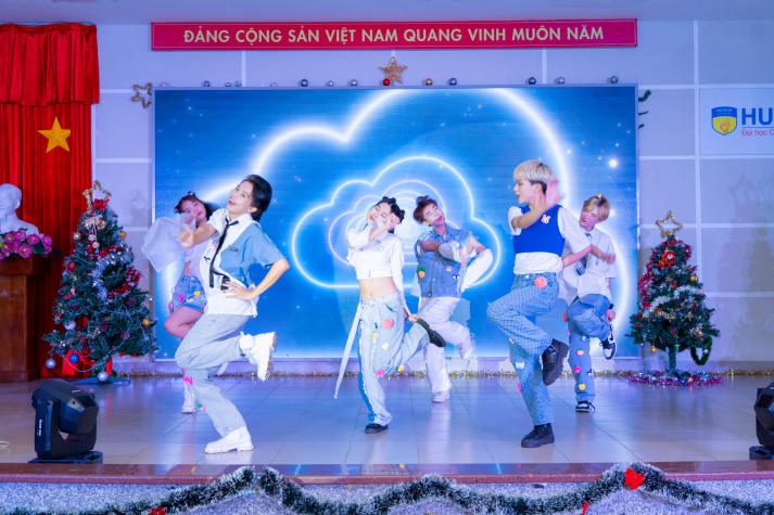 K X-mas Show 2023: Đêm Gala đón Giáng sinh tràn đầy năng lượng của Tải app 13Win 13WIN13 46