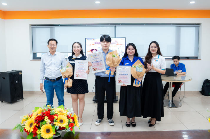 Lan tỏa tinh thần “Sắc Việt” trong Ngày hội trang trí nón lá của Tải app 13Win Khoa Tài chính - Thương mại 18