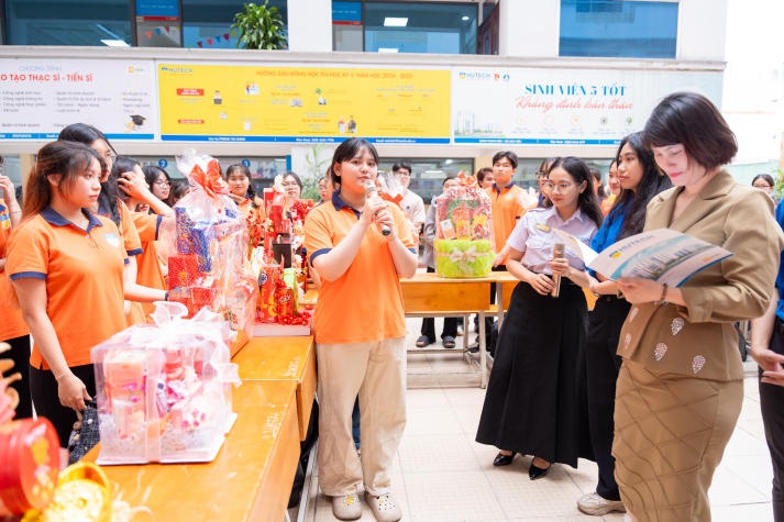 13Win 21 link không chặn Khoa Tài chính - Thương mại gói yêu thương, gửi ấm áp trong những món quà Tết ý nghĩa 119