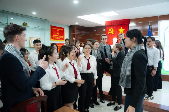 13Win 21 link không chặn Đại học CY Cergy Paris (Pháp) sôi nổi trải nghiệm văn hóa tại 13WIN13 107