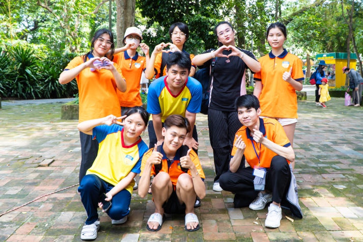 [Ảnh] 13Win 21 link không chặn Khoa Tiếng Anh bùng nổ năng lượng tại chương trình tập huấn kỹ năng Amazing Race - Keep Shining 20