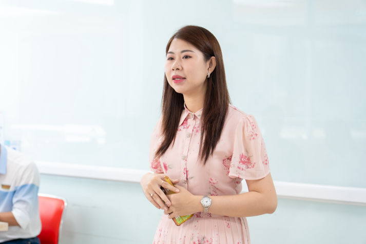 CLB Sư phạm Tiếng Anh 13WIN13 tôn vinh cống hiến, trao gửi tri ân trong buổi tổng kết 32