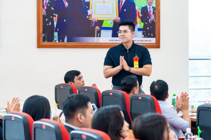 Nhiều suất Www 13Win one nổ hũ được trao đến tân Tải app 13Win Khoa Tài chính - Thương mại trong lễ chào đón 101