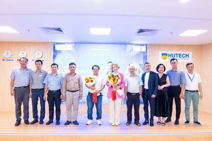 AI prompt engineering techniques with students of 13WIN13 Faculty of Information Technology 45