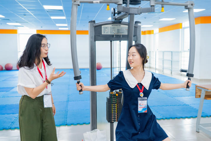 13WIN13 connects international students, showcasing a modern and dynamic learning environment 37
