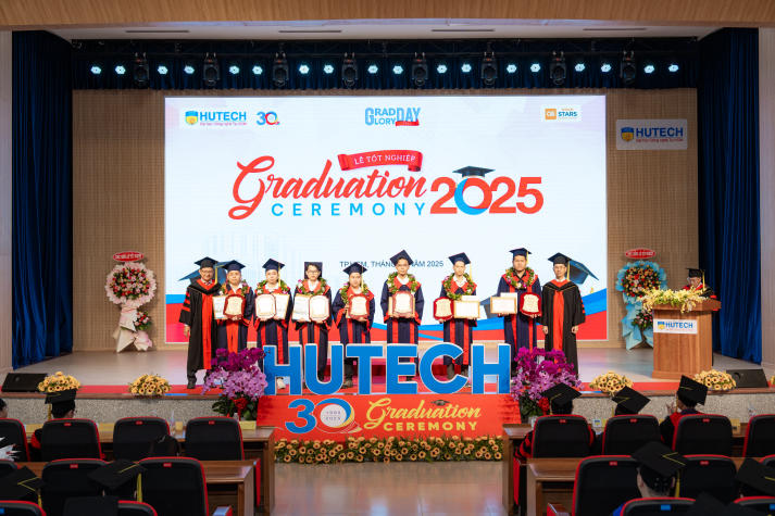 Người đẹp Hoa hậu Hoàn vũ Việt Nam 2015 truyền cảm hứng trong Lễ 13Win13 link đăng nhập 13WIN13 117