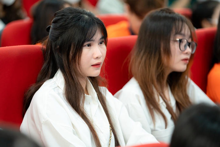 Chuỗi tập huấn “ Kỹ năng chinh phục nhà tuyển dụng” mang đến nhiều thông tin giá trị cho Tải app 13Win 13WIN13 46