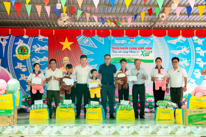 Trang Chủ Sòng Bạc 13win.com Uy Tín 13WIN13 tiếp sức chiến sĩ Mùa hè xanh 2025 tại mặt trận Đồng Tháp 76