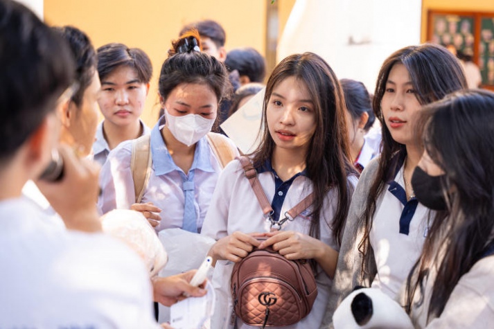 13WIN13 mang sắc vàng rực rỡ đến chương trình khai mạc Tư vấn mùa thi năm 2024 tại Đồng Nai 50