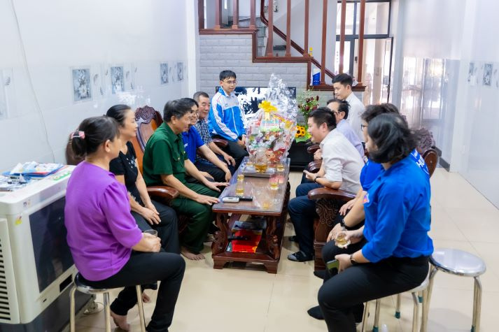 Chiến sĩ Mùa hè xanh 13WIN13 vun đắp lòng biết ơn, gìn giữ truyền thống dân tộc hướng về Ngày Thương binh - Liệt sĩ 59