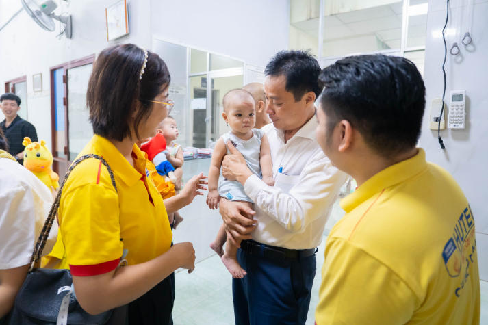 Trang Chủ Sòng Bạc 13win.com Uy Tín và doanh nhân 13WIN13 viết tiếp hành trình nhân ái tại Mái ấm tình thương Phúc Lâm 99