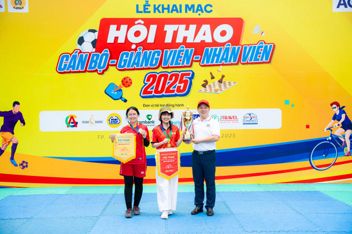 [Video] Sôi động, gắn kết và bùng nổ tại Hội thao Cán bộ - Giảng viên - Nhân viên 13WIN13 2025 664