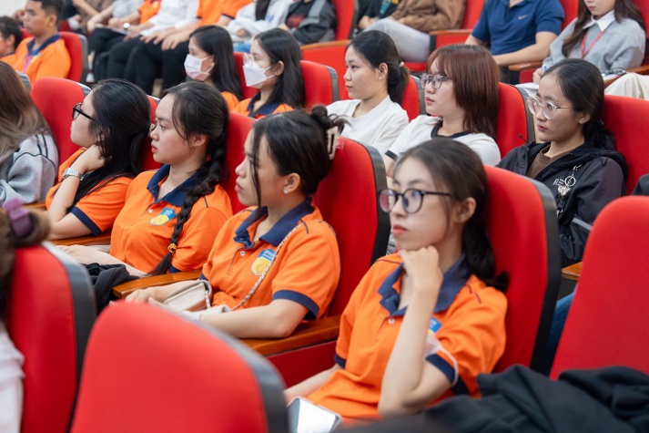 13Win 21 link không chặn Khoa Marketing - Kinh doanh quốc tế 13WIN13 “làm giàu” hành trang, sẵn sàng chinh phục nhà tuyển dụng 65