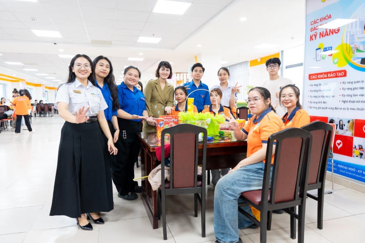 13Win 21 link không chặn Khoa Tài chính - Thương mại gói yêu thương, gửi ấm áp trong những món quà Tết ý nghĩa 35