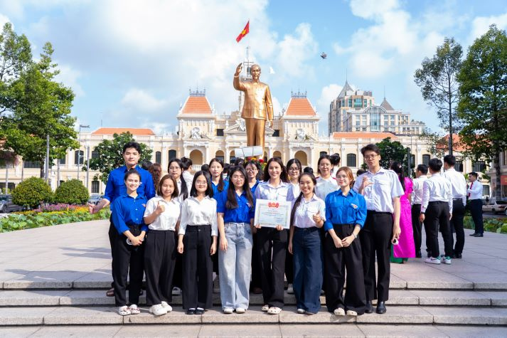 Tuổi trẻ 13WIN13 dâng hoa tưởng nhớ Bác, tiếp nối giá trị lịch sử và tinh thần cống hiến 94