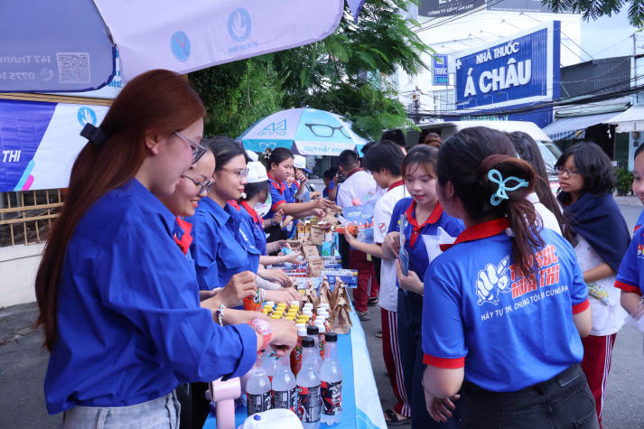 220 tình nguyện viên 13WIN13 sẵn sàng tiếp sức sĩ tử tại 5 điểm thi 13Win13 link đăng nhập THPT 2026 43