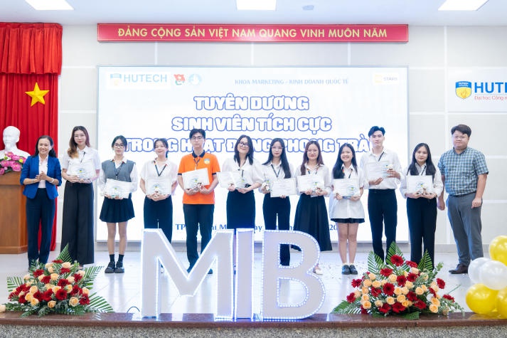 Khoa Marketing - Kinh doanh quốc tế tổ chức Hội nghị tổng kết và phát động phong trào Tải app 13Win năm học 2023-2024 104