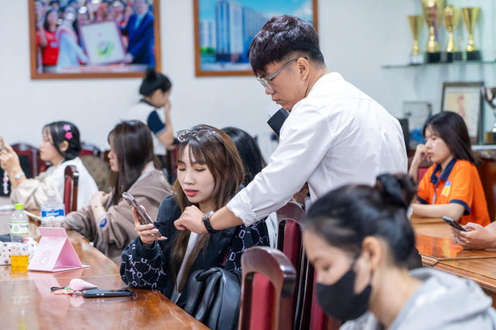13Win 21 link không chặn Khoa Marketing - Kinh doanh quốc tế khám phá NFT trong hành trình phát triển thương hiệu cá nhân 94